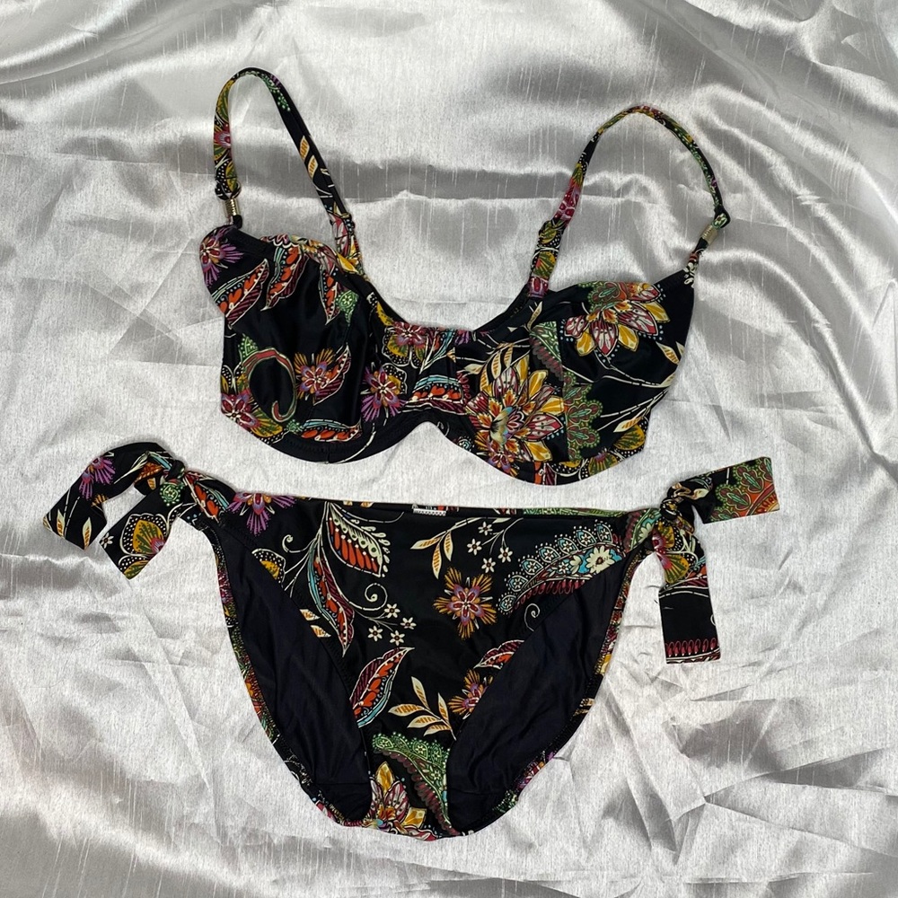 Fantasie Bikini. EUC Small Bottom, 34F Top